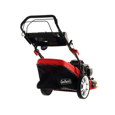 Tondeuse thermique tractée GeoTech Pro roues motrices motricité terrain en pente